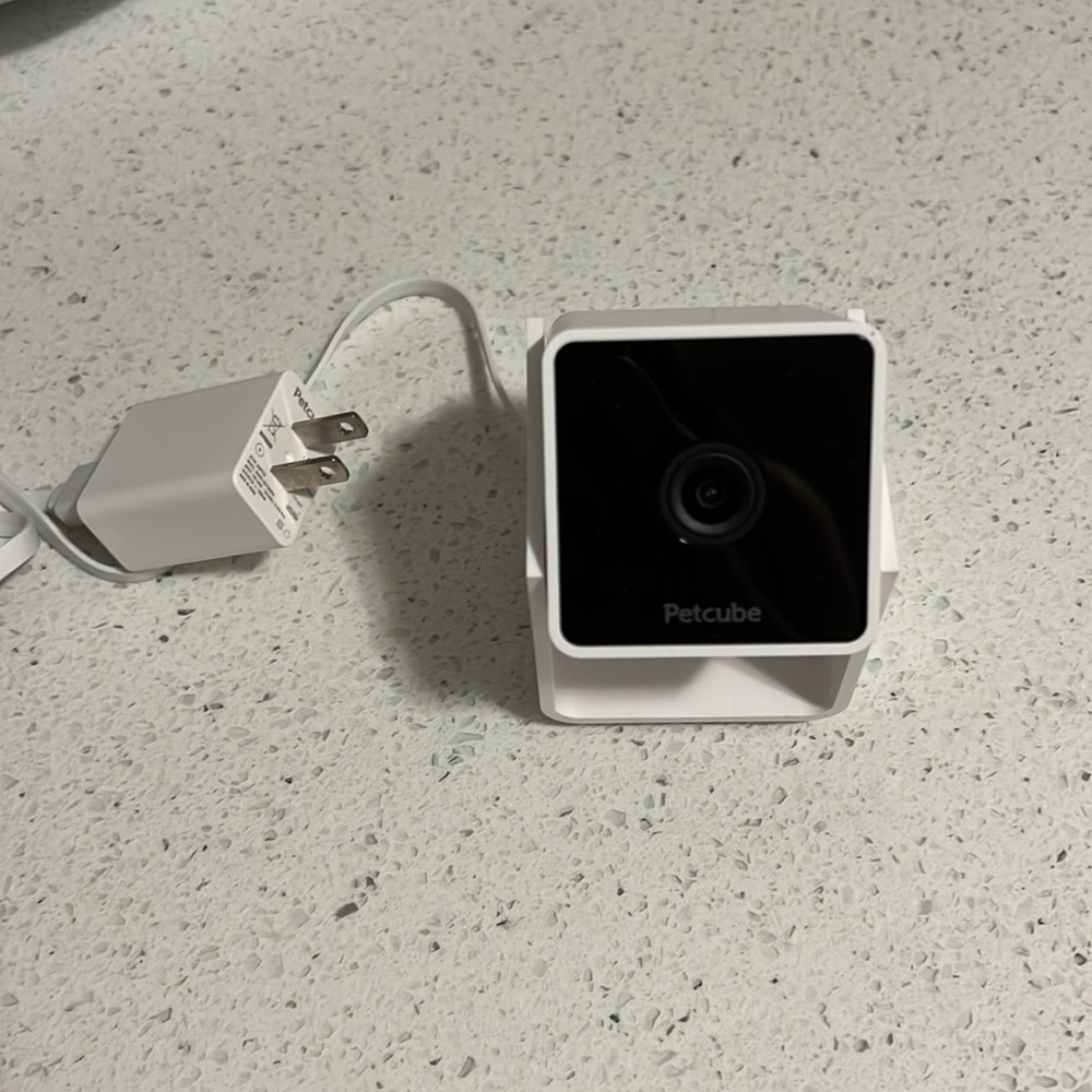 Pet cube